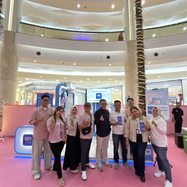 Penggemar Hello Kitty dan JISOO Serbu Event di…