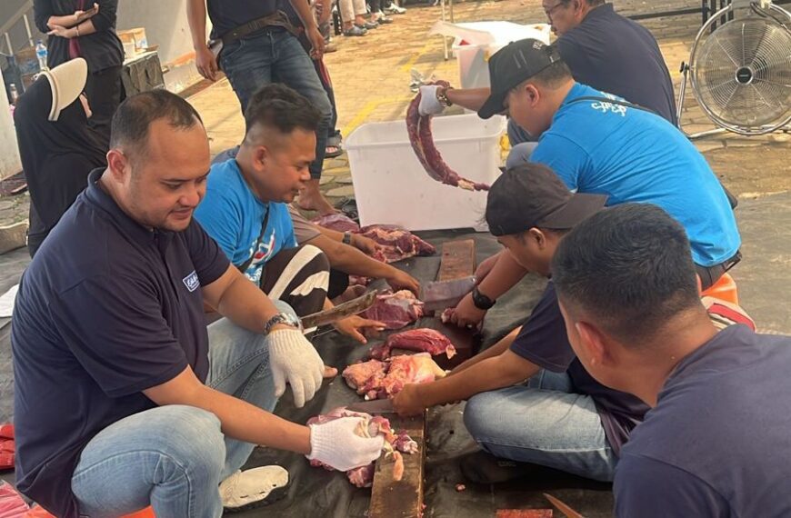 Perkuat Kepedulian Sosial, BRI Pasar Minggu Bagikan Kurban ke Warga