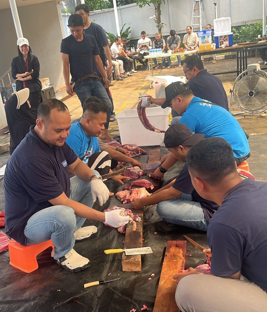 Perkuat Kepedulian Sosial, BRI Pasar Minggu Bagikan Kurban ke Warga