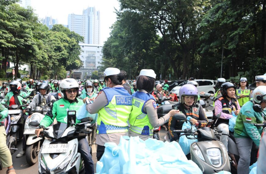 Wujudkan Kemitraan Humanis, Polda Metro Jaya Salurkan…