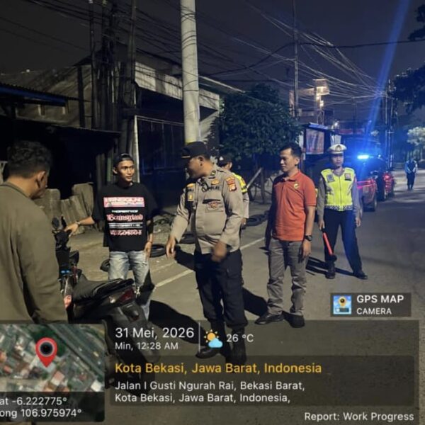 Pastikan Wilayah Aman, Kapolsek Polsek Bekasi Barat Pimpin&hellip;