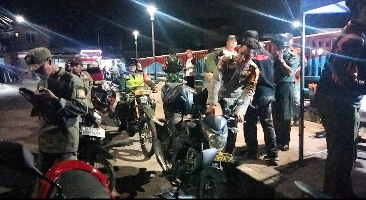 Koramil 02/Pondok Gede dan Polsek Pondok Gede Gelar Patroli Malam Antisipasi Kejahatan Pada Wilayah Rawan
