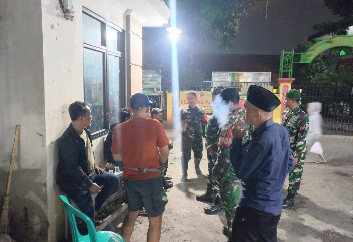 Patroli Humanis, Koramil 04/Jati Asih Sambangi Rumah Warga untuk Jaga Keamanan Lingkungan