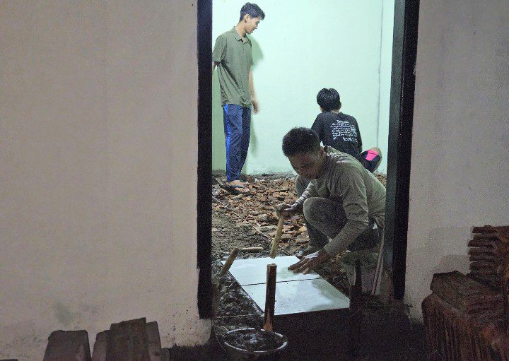 Pantang Pulang Sebelum Rampung, Satgas TMMD Ke 128 Kodim 0507/Bekasi Lembur Bangun Rutilahu
