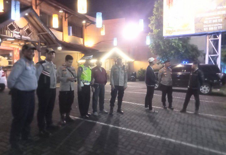 Kapolsek Bekasi Barat Pimpin Pelayanan Pengamanan Malam Takbir Idul Adha 2026