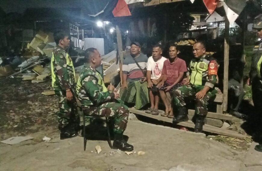 Patroli Malam Koramil 03/Teluk Pucung, Hadirkan Rasa Aman&hellip;