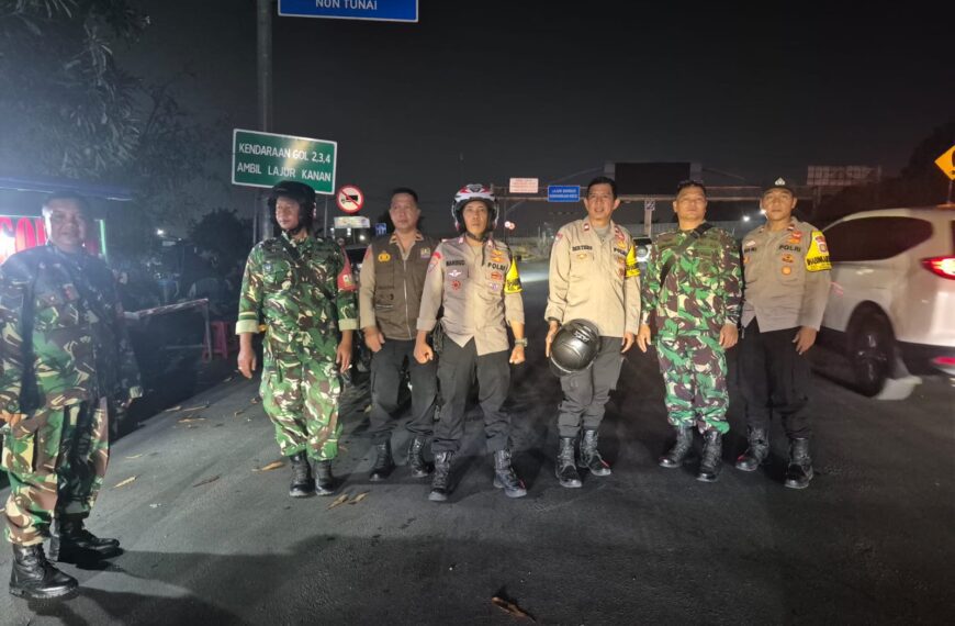 Jaga Ketenangan Warga, Babinsa Koramil 02/Pondok Gede Intensifkan Patroli Kewilayahan