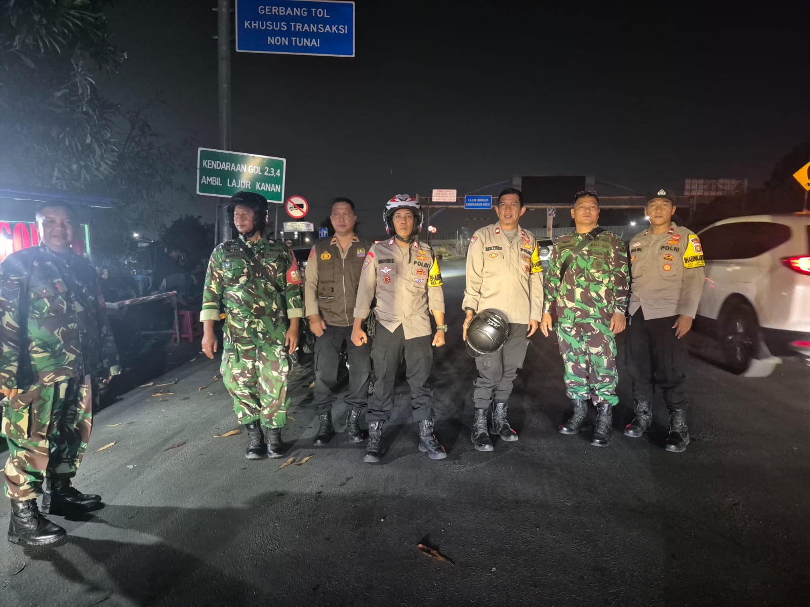 Jaga Ketenangan Warga, Babinsa Koramil 02/Pondok Gede Intensifkan Patroli Kewilayahan