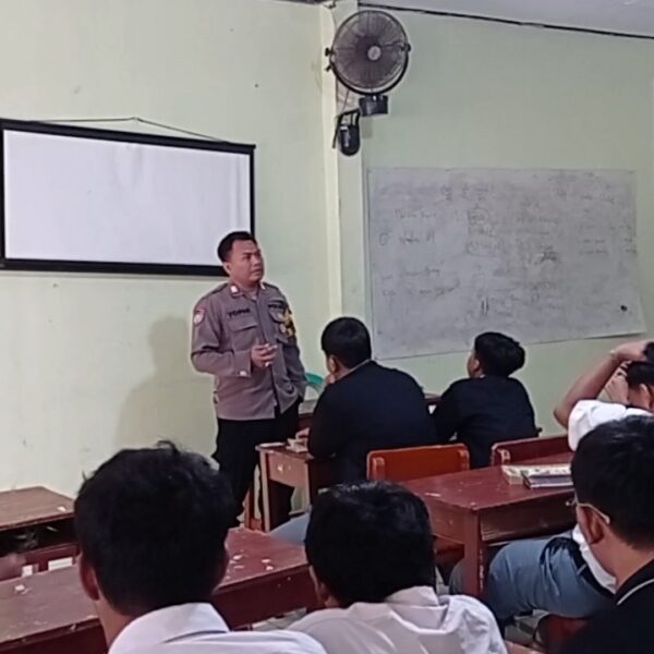 Bhabinkamtibmas Polsek Medansatria Himbau Pelajar SMK Ekuin Jauhi&hellip;