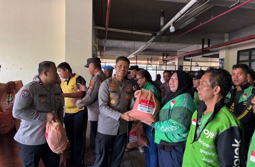 Jumat Berkah Polres Metro Bekasi Kota Pererat Silaturahmi, Kolaborasi Ojol&hellip;
