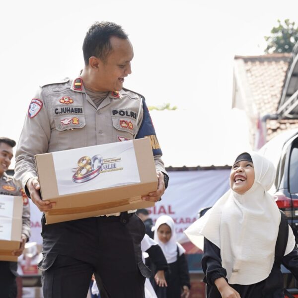 Berbagi Kebahagiaan, Polri Salurkan 500 Paket Sembako ke…