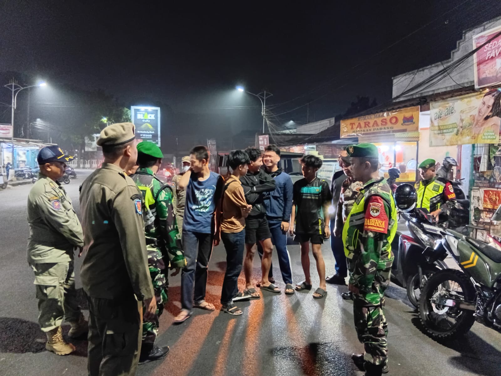 Patroli Malam Koramil 05/Bantar Gebang Sebagai Wujud Nyata Menjaga Keamanan dan Ketertiban Wilayah