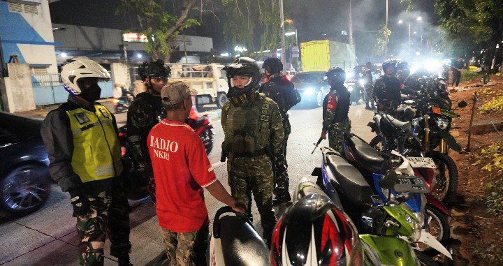 Tekan Kriminalitas, Dandim 0502/JU Pimpin Patroli Malam di Wilayah Jakarta Utara