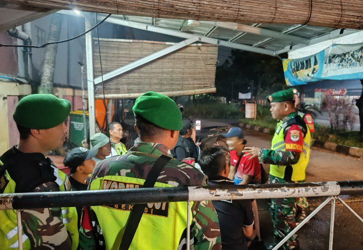 Jaga Ketenangan Warga, Babinsa Koramil 04/Jati Asih Intensifkan Patroli Kewilayahan