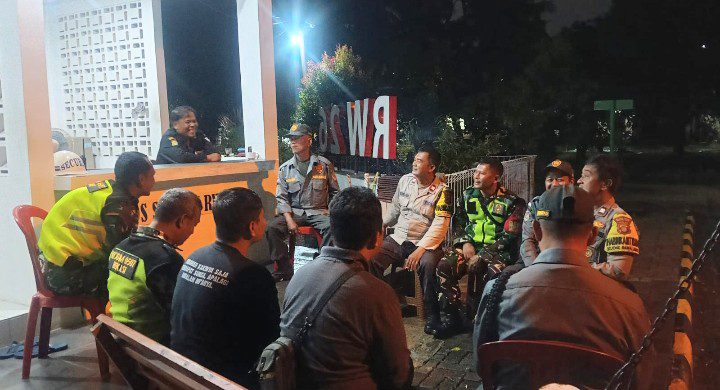 Langkah Sigap Koramil 03/Teluk Pucung Antisipasi Kerawanan Wilayah Melalui Patroli Malam