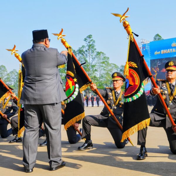 *Kapolda Lampung Irjen Pol Helfi Assegaf Terima Penghargaan&hellip;