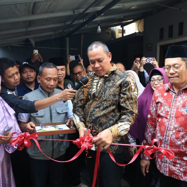Wali Kota Bekasi Resmikan Bantuan Rutilahu di Pondok…