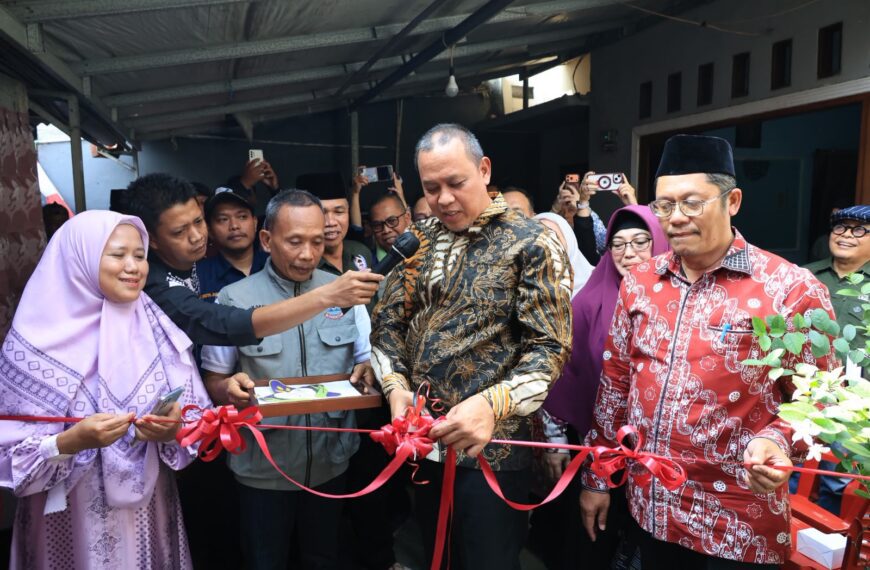 Wali Kota Bekasi Resmikan Bantuan Rutilahu di Pondok Gede, Wujudkan…