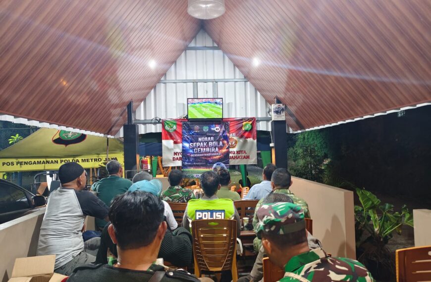 Gol Spanyol Disambut Sorak Warga, Nobar Bersama TNI…
