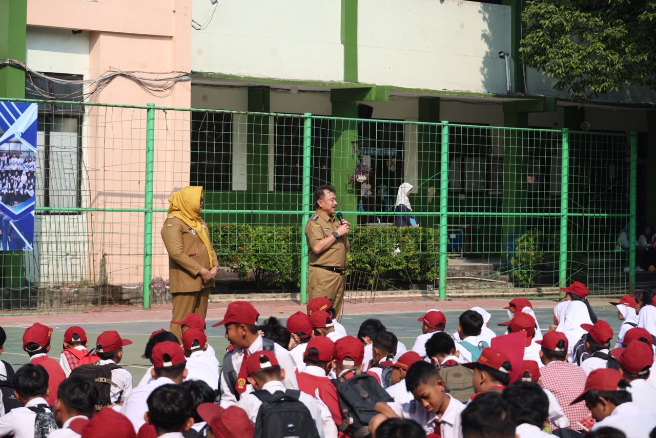 Wakil Wali Kota Bekasi Tinjau Hari Pertama Masuk Sekolah, Pastikan Kesiapan SMP Negeri Sambut Tahun Ajaran Baru 2026