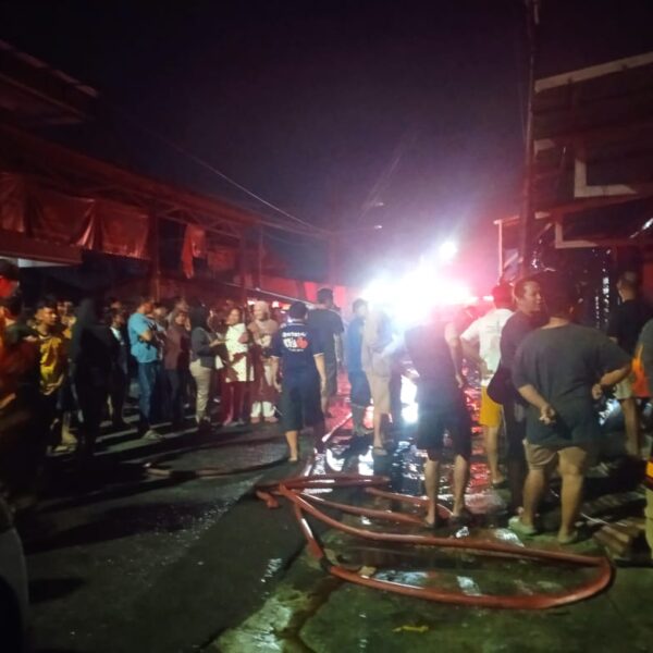 Belakang Pasar Tambun Kebakran 4 kios Hangus