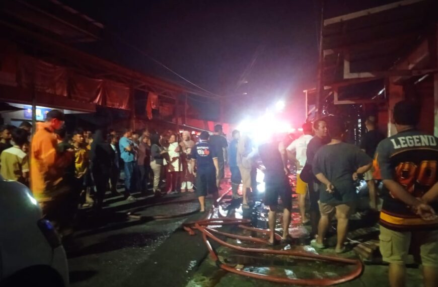 Belakang Pasar Tambun Kebakran 4 kios Hangus