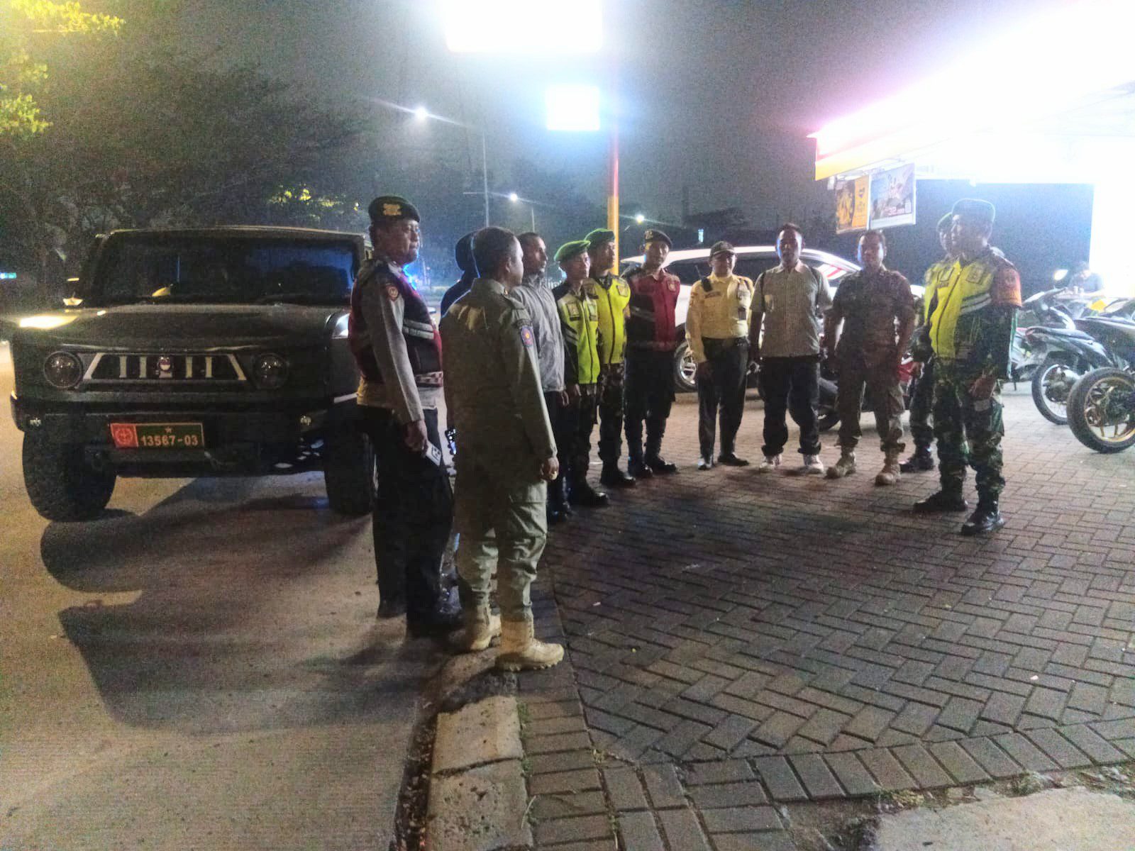 Patroli Sinergis TNI, Polri, dan Satpol PP Koramil 05/Bantar Gebang Antisipasi Gangguan Kamtibmas Malam Hari