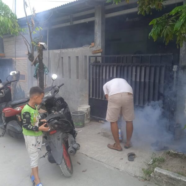 Warga Perum Kirana Cibitung Gelar Kerja Bakti dan…