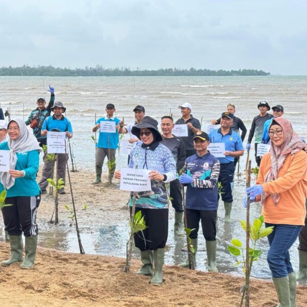 Danlanal Bintan Wakili Dankodaeral IV Hadiri Aksi Penanaman…