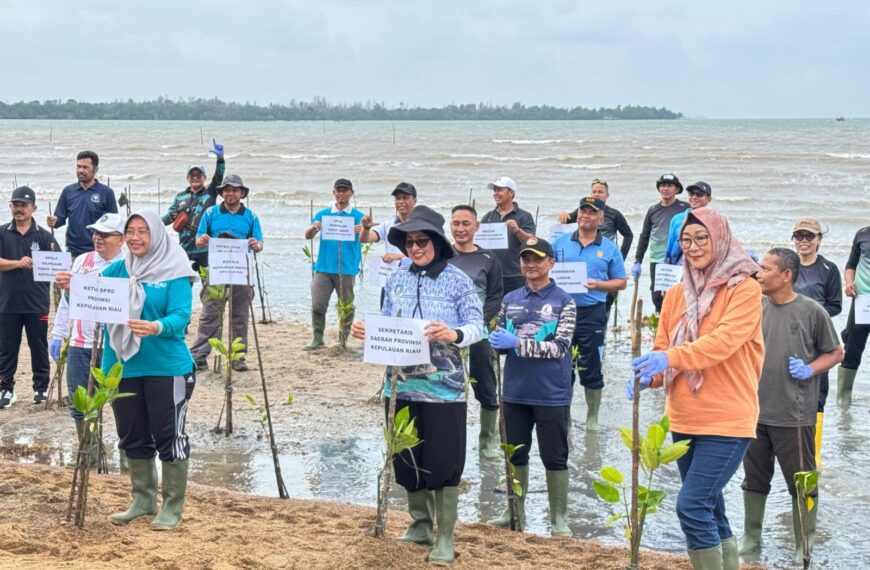 Danlanal Bintan Wakili Dankodaeral IV Hadiri Aksi Penanaman Mangrove Serentak…