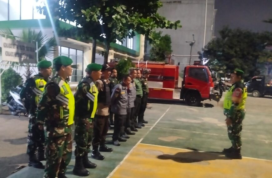 Patroli Malam Bersama, Koramil 01/Kranji Pastikan Keamanan Lingkungan Tetap Terjaga