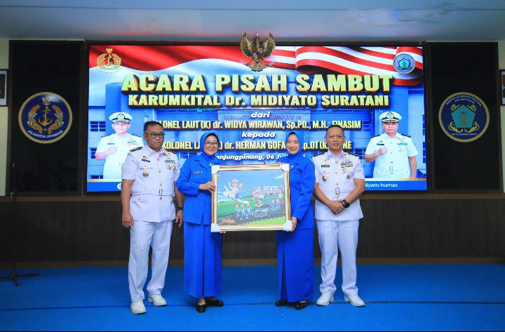 Acara Pisah Sambut Karumkital Dr. Midiyato Suratani, Tongkat…