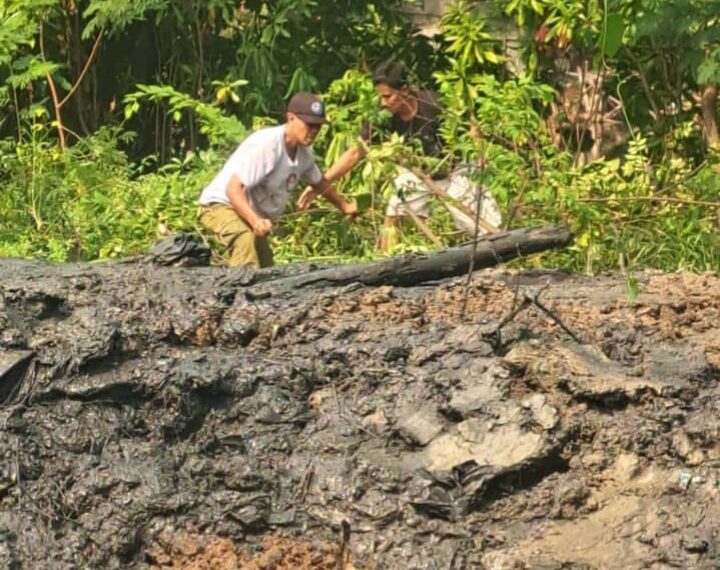 Warga RT 10 Perum Kirana Gotong Royong Uruk Kali Antisipasi&hellip;