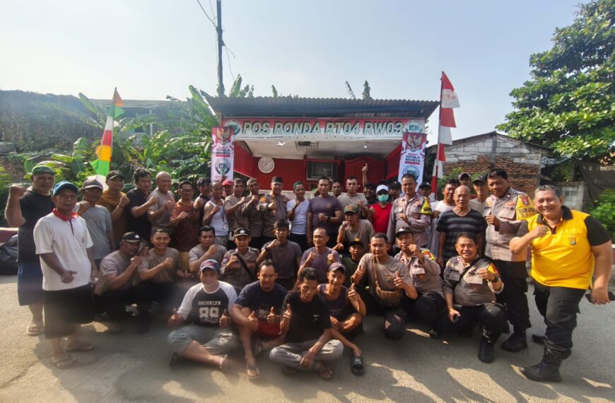 Kapolsek Bekasi Barat Pimpin Kerja Bakti Bersama Warga&hellip;