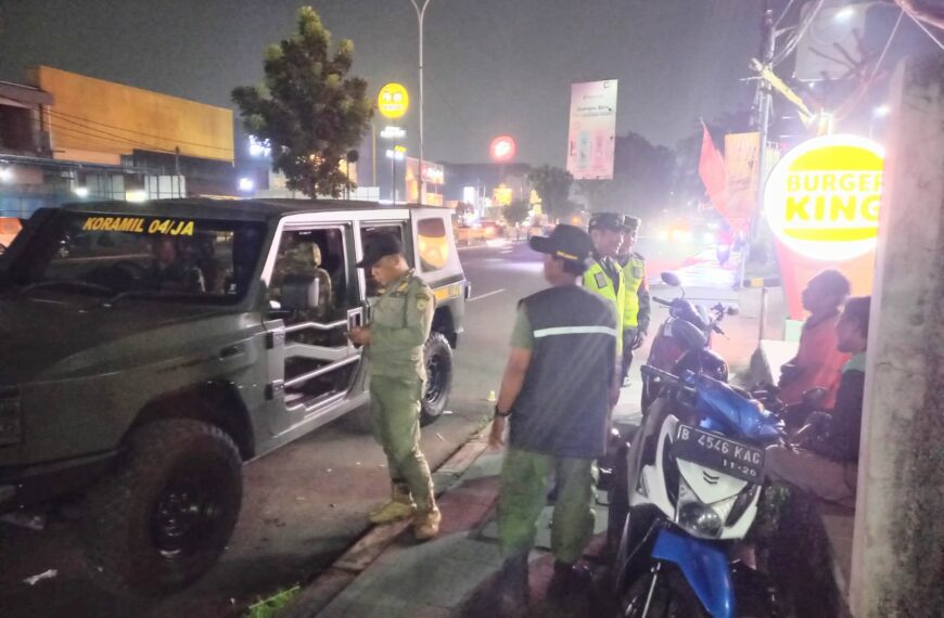 Sinergitas Aparat, Patroli Malam Koramil 04/Jati Asih Perkuat Keamanan dan&hellip;