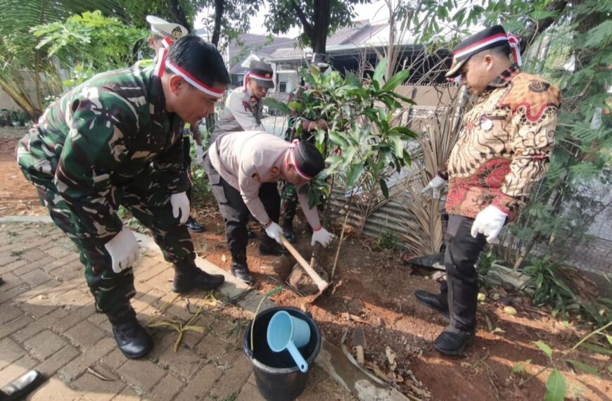 Kapolsek Bekasi Barat Bersama Muspika Tanam Pohon Penghijauan…