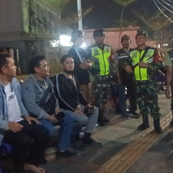 Patroli Malam Bersama, Koramil 02/Pondok Gede Pastikan Keamanan…