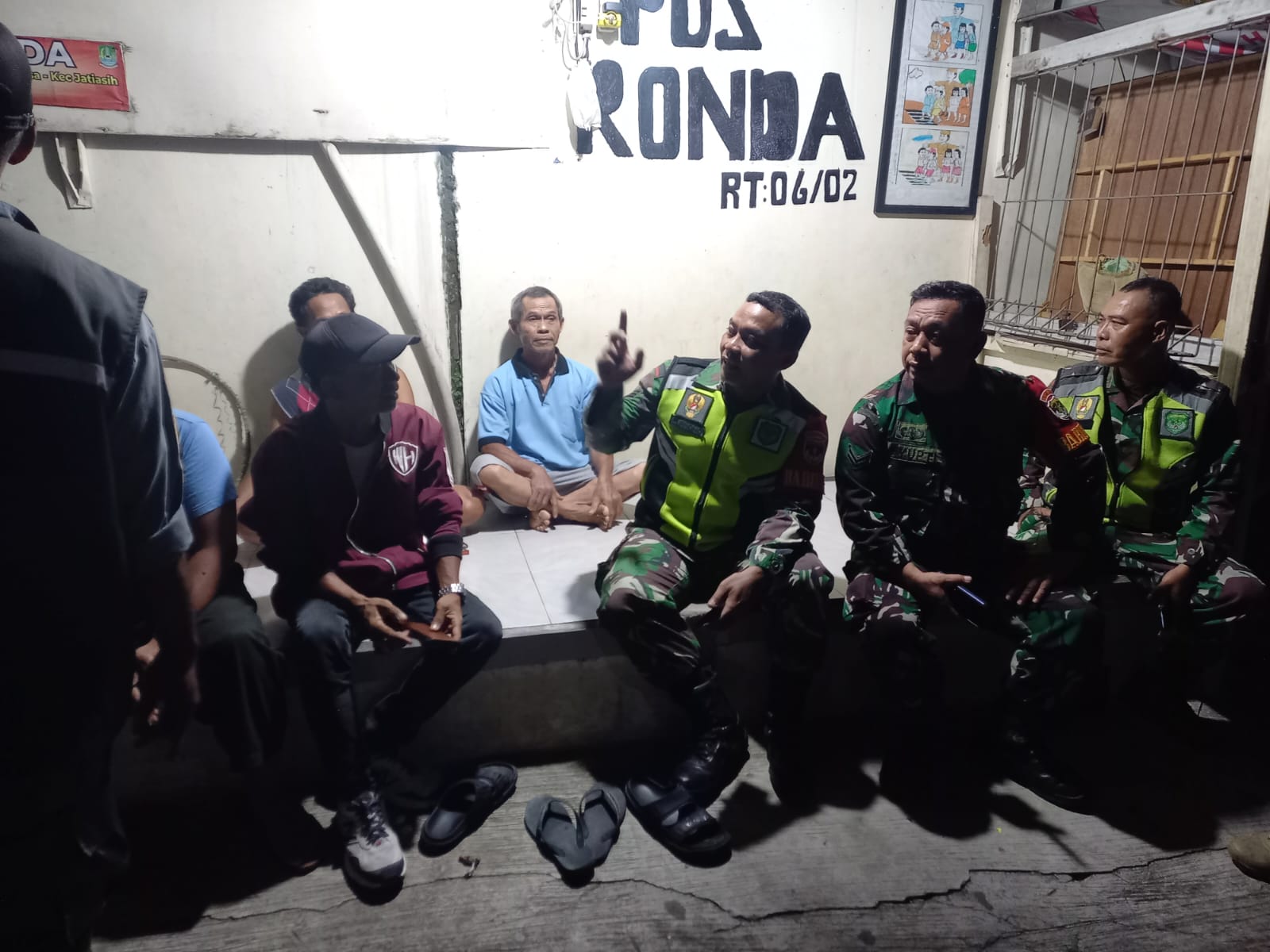 Perkuat Kamtibmas, Koramil 04/Jati Asih dan Aparat Keamanan Laksanakan Patroli Bersama