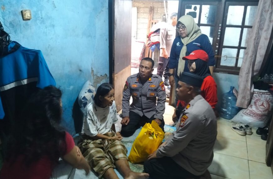 Wujud Peduli dan Empati, Kapolsek Bekasi Barat Kunjungi Warga Disabilitas&hellip;