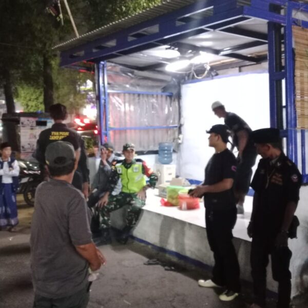 Patroli Malam, Koramil 03/Teluk Pucung Bersinergi Bersama Linmas&hellip;