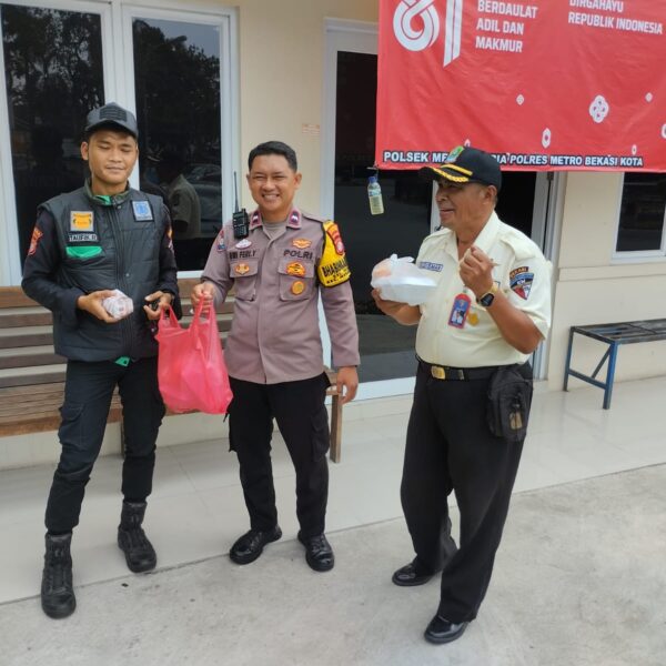 Polisi Baik “Jumat Berkah”, Polsek Medan Satria Berbagi&hellip;