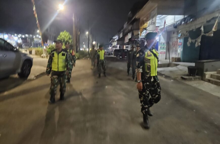 Patroli Malam Koramil 02/Pondok Gede Bersama Aparat Gabungan Berikan Rasa&hellip;