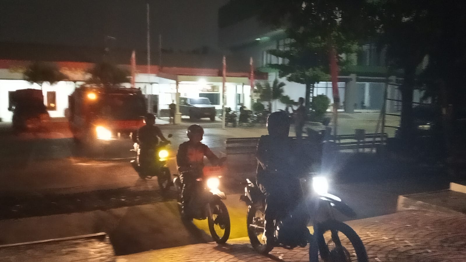 Patroli Sinergi Koramil 01/Kranji dan Polsek Bekasi Barat Ciptakan Keamanan di Malam Hari