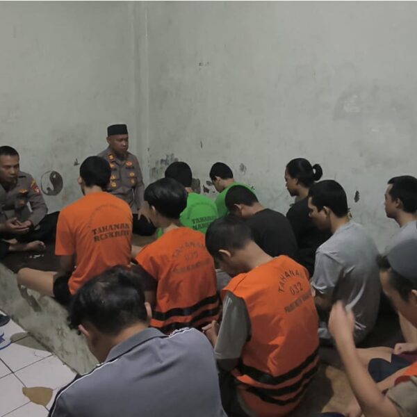 Jumat Berkah, Polsek Bekasi Barat Berikan Pembinaan Rohani&hellip;