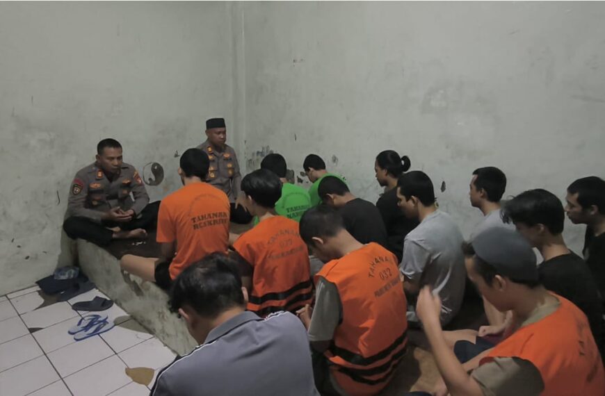 Jumat Berkah, Polsek Bekasi Barat Berikan Pembinaan&hellip;
