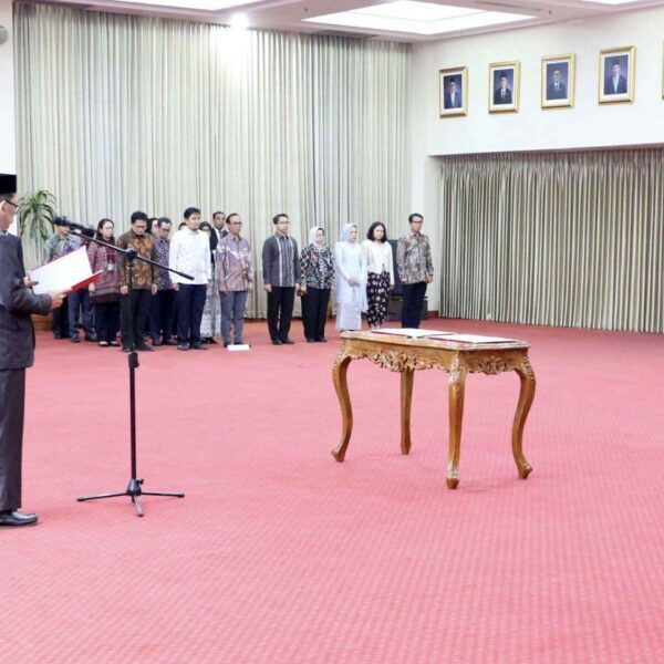 Ketua KY Lantik Mulyadi sebagai Sekjen KY