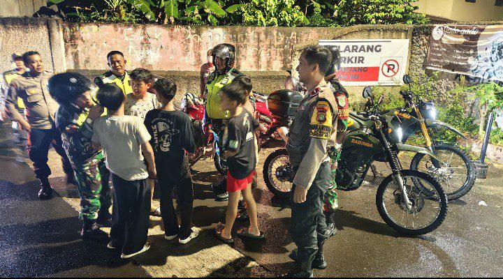 Menjaga Keamanan Tanpa Henti, Koramil 02/Pondok Gede Bersama Aparat Keamanan Tingkatkan Kewaspadaan Malam Hari