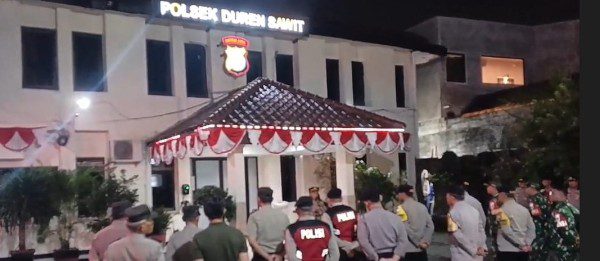Patroli Gabungan Polri-TNI di Duren Sawit Antisipasi Gangguan Kamtibmas dan Bubaran Massa Aksi