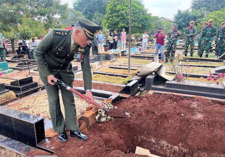 Kasdim 0507/Bekasi Pimpin Upacara Pemakaman Militer Serda Ahmad…