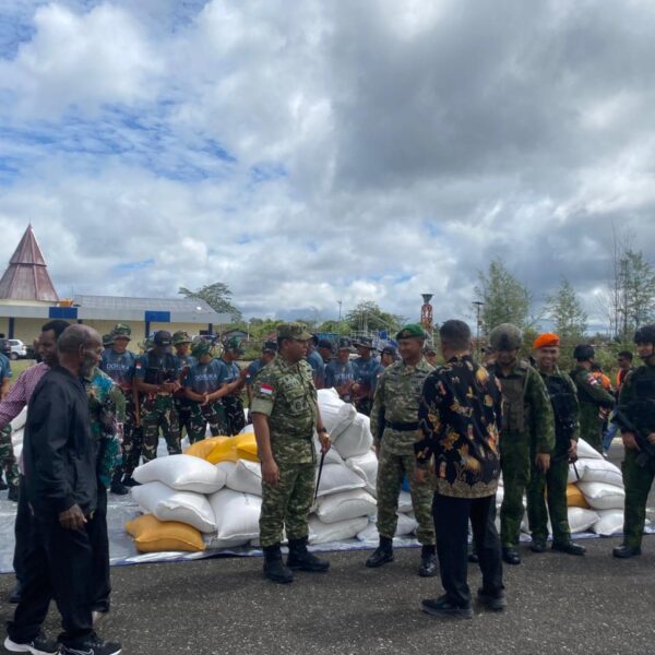 Pasokan Beras ASN Tiba di Yahukimo, Diangkut Hercules&hellip;